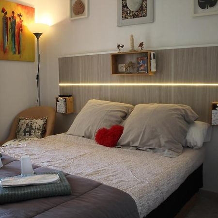 Philippe & Marie, A Louer Petite Chambre Chez L'Habitant Avec Terrasse Dans Villa, Au Pied Du Luberon Cucuron Esterno foto