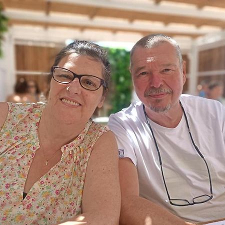 Philippe & Marie, A Louer Petite Chambre Chez L'Habitant Avec Terrasse Dans Villa, Au Pied Du Luberon Cucuron Esterno foto