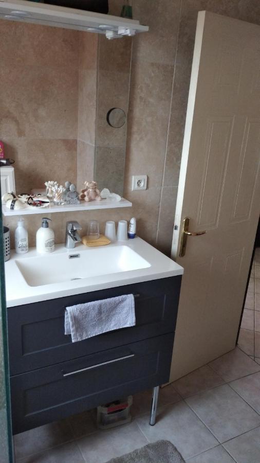 Philippe & Marie, A Louer Petite Chambre Chez L'Habitant Avec Terrasse Dans Villa, Au Pied Du Luberon Cucuron Esterno foto