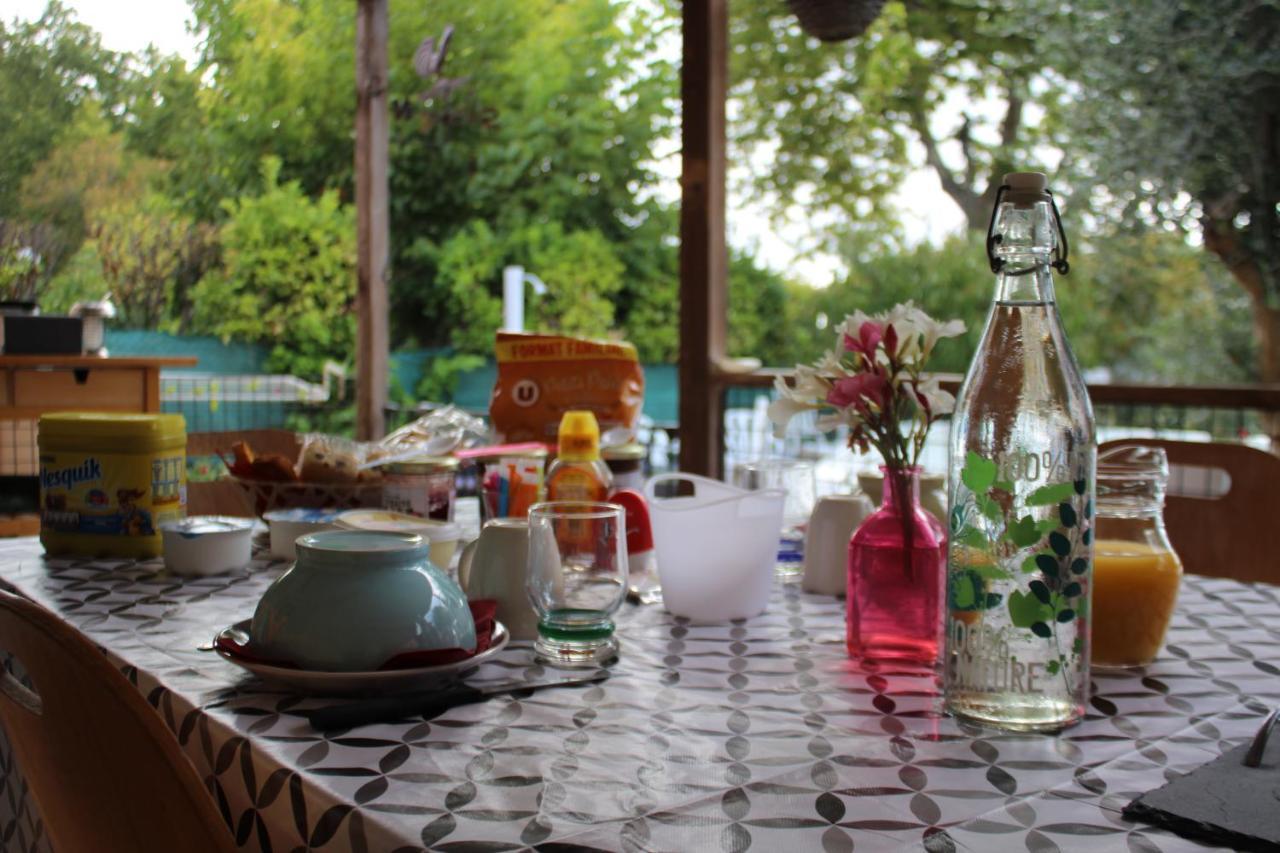 Philippe & Marie, A Louer Petite Chambre Chez L'Habitant Avec Terrasse Dans Villa, Au Pied Du Luberon Cucuron Esterno foto
