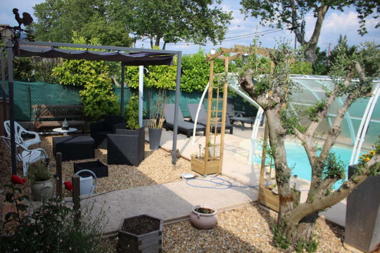 Philippe & Marie, A Louer Petite Chambre Chez L'Habitant Avec Terrasse Dans Villa, Au Pied Du Luberon Cucuron Esterno foto