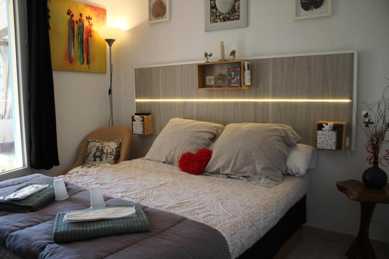 Philippe & Marie, A Louer Petite Chambre Chez L'Habitant Avec Terrasse Dans Villa, Au Pied Du Luberon Cucuron Esterno foto